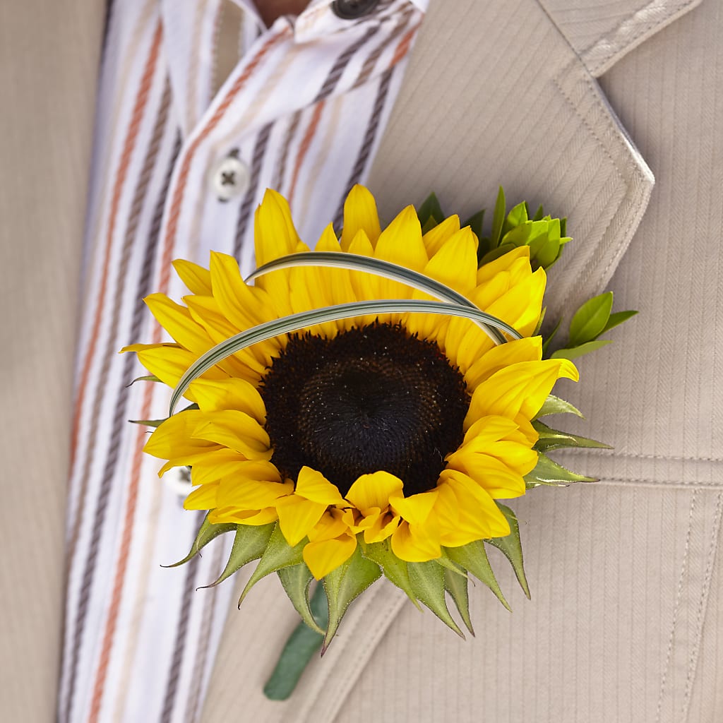Free Spirit Boutonniere –  The Stud Florist, Conyers GA